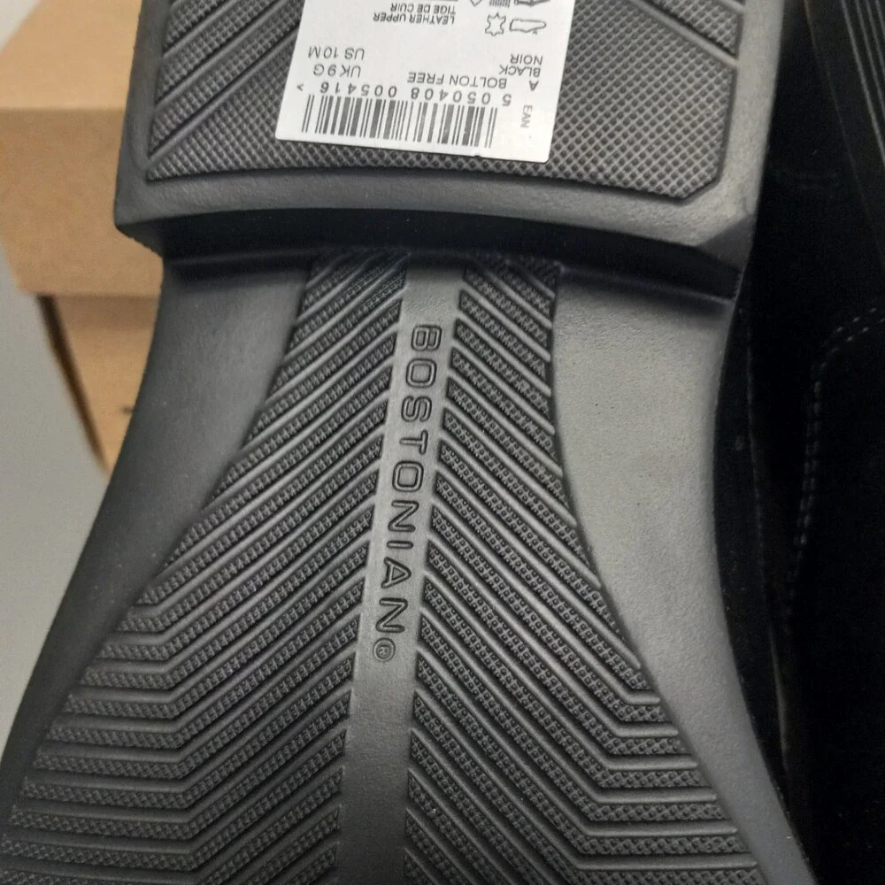 Clarks Men's size 10 Bolton Free Black Leather Bostonian
